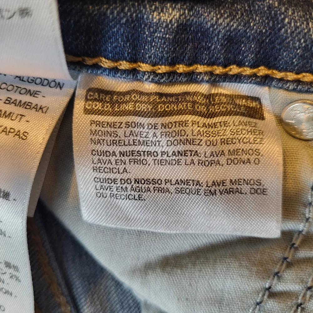 Levi's Women's 721 Hi-Rise Skinny Size 27 Light Wash Distressed Stretch Jeans